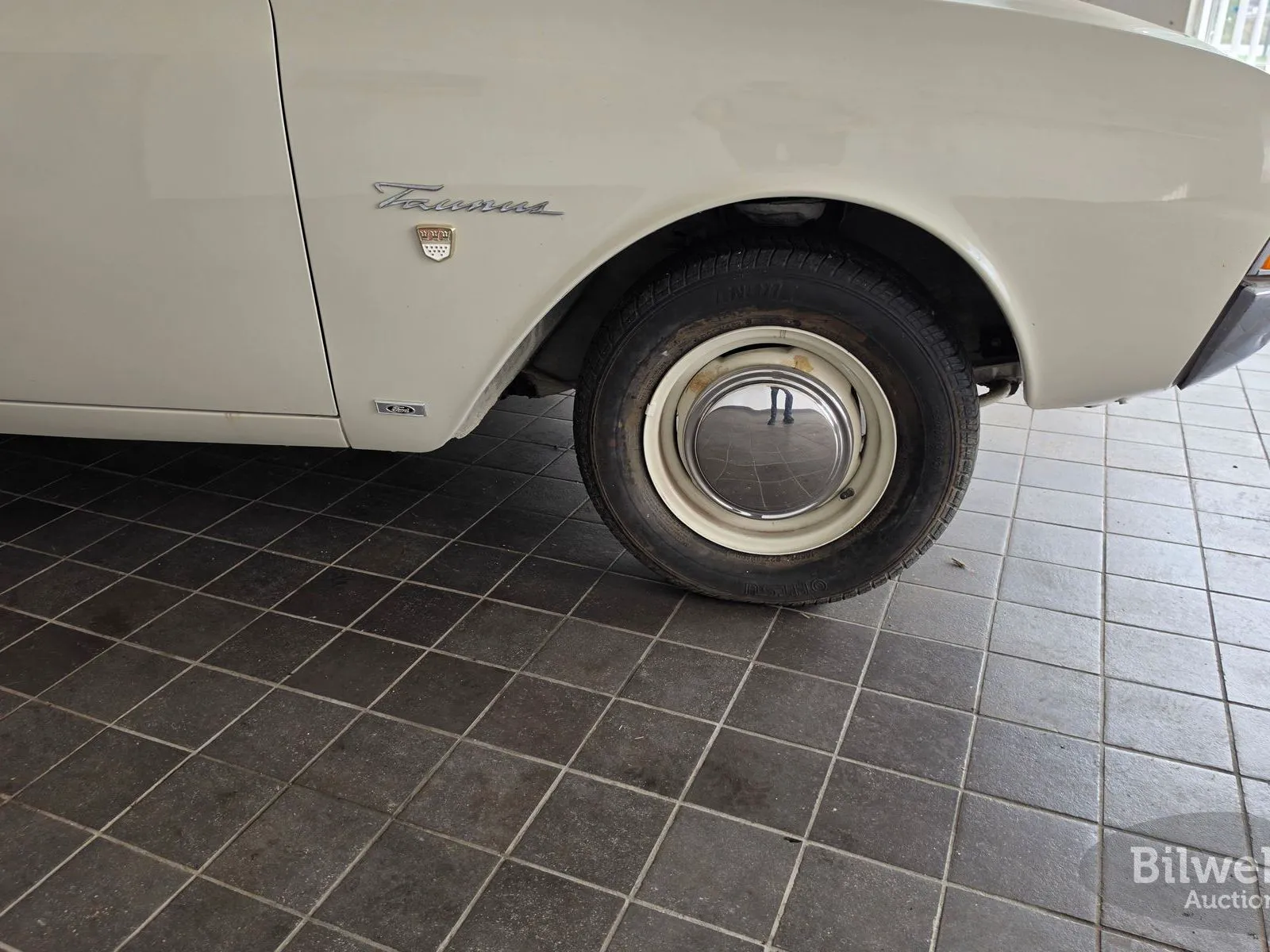 Vehicle image 15
