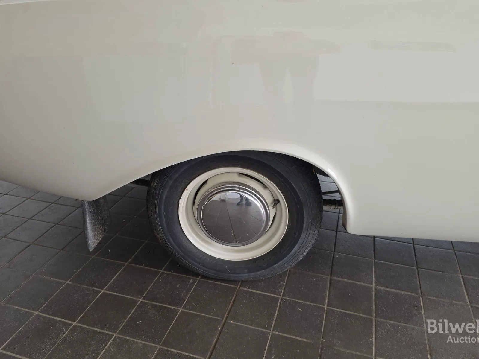 Vehicle image 16