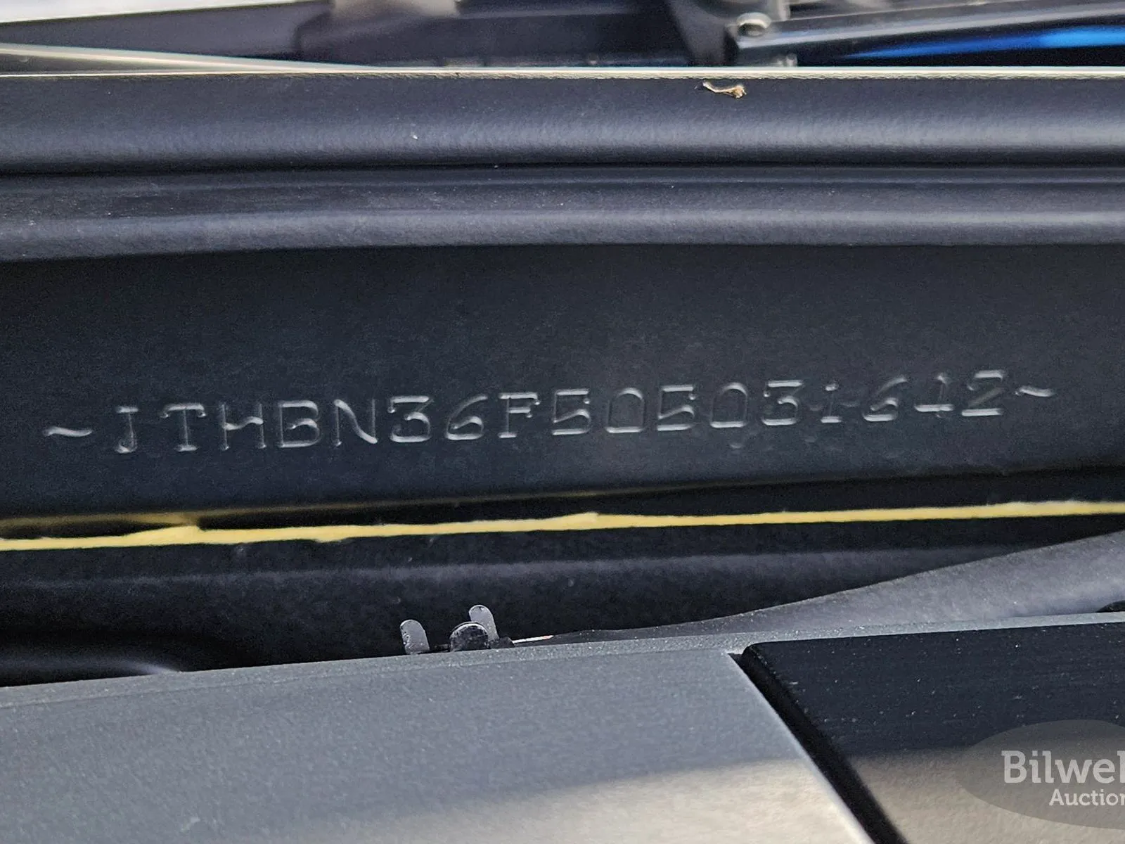 Vehicle image 16