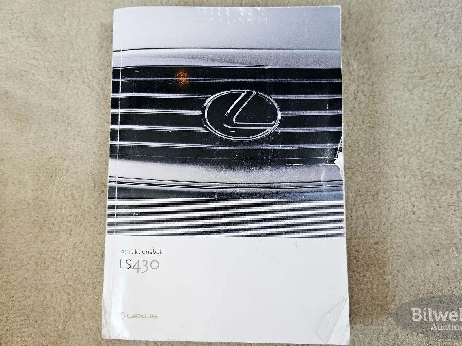 Vehicle image 30