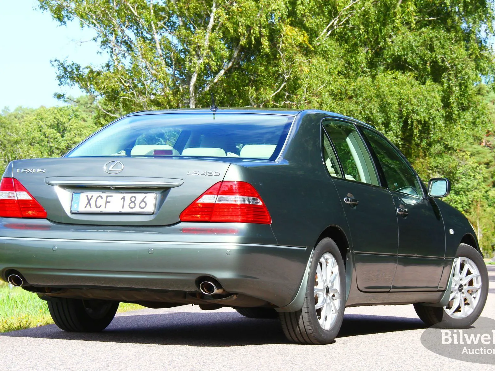 Vehicle image 32