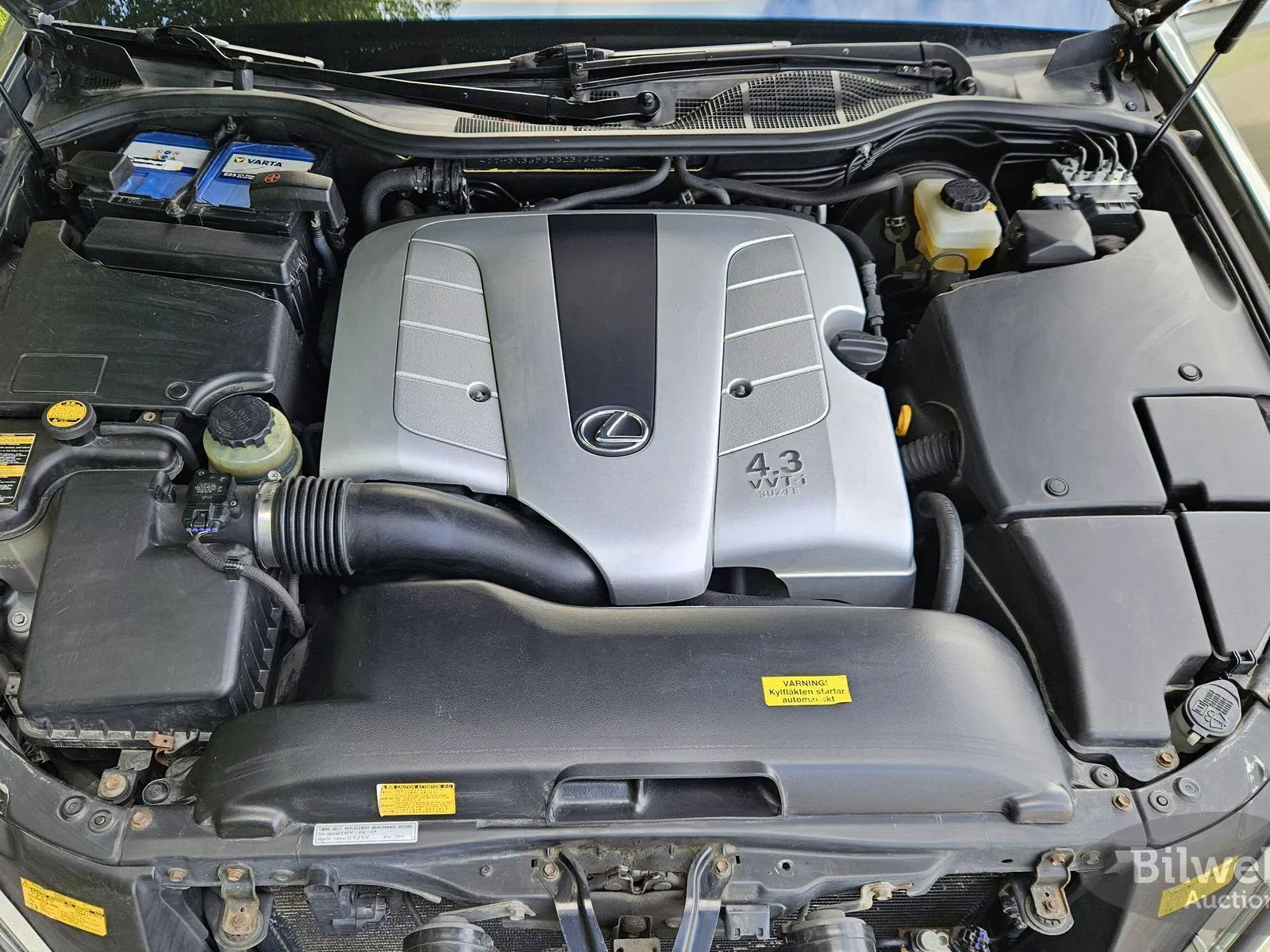 Vehicle image 14