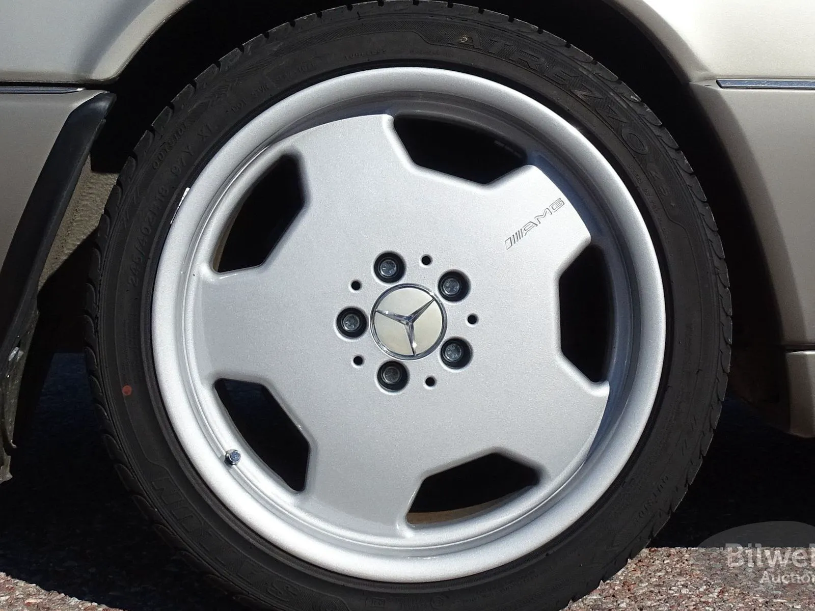 Vehicle image 22