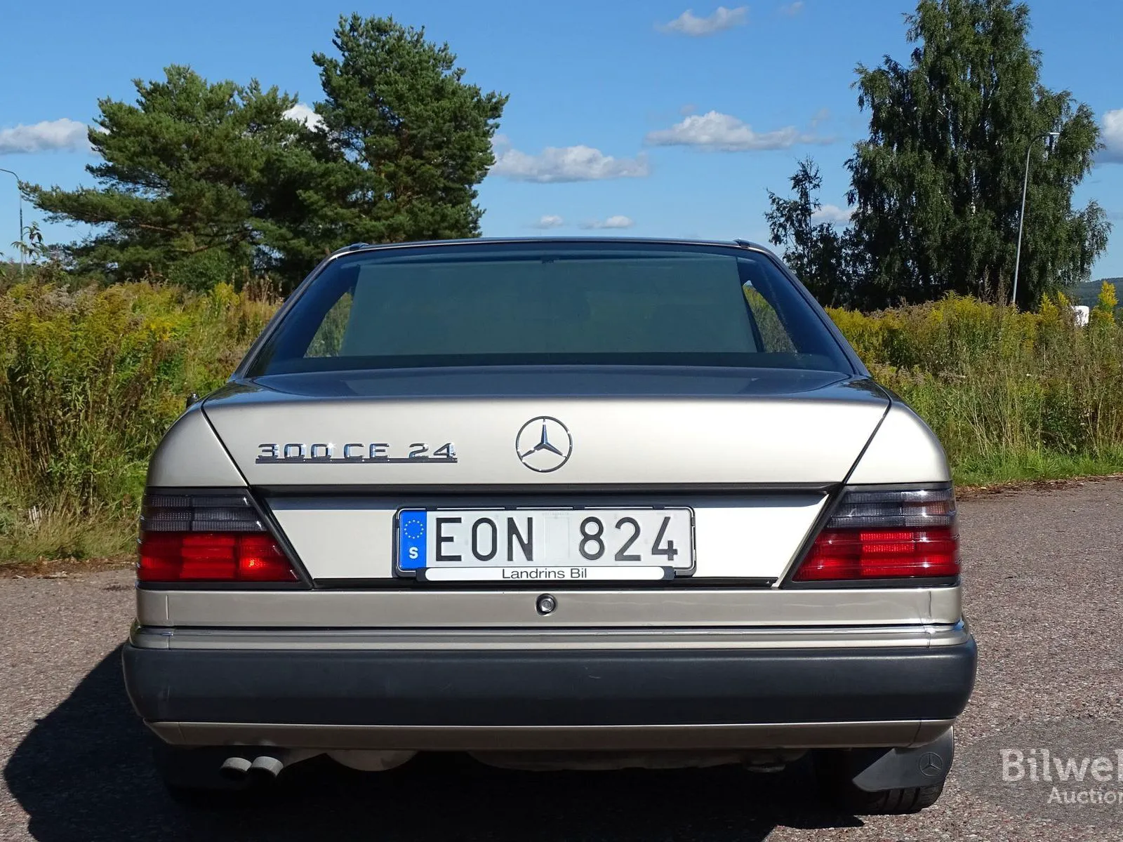 Vehicle image 24