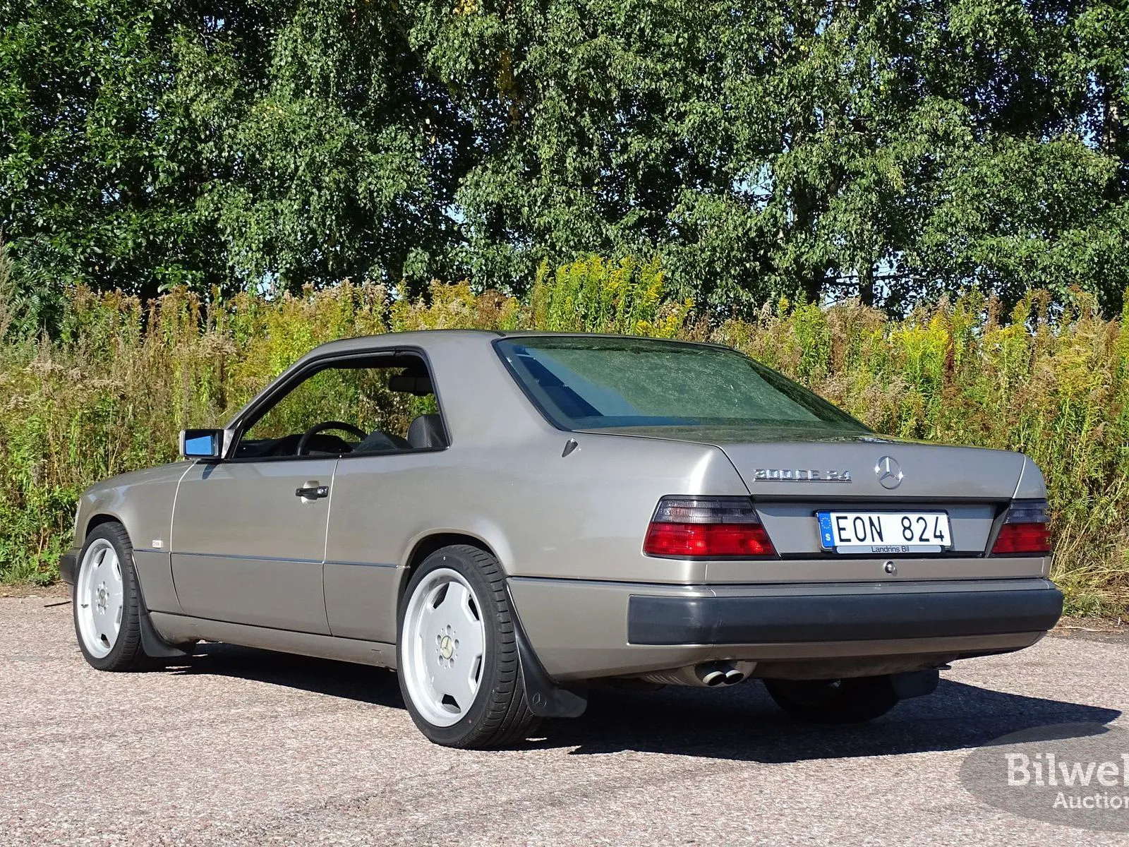 Vehicle image 32