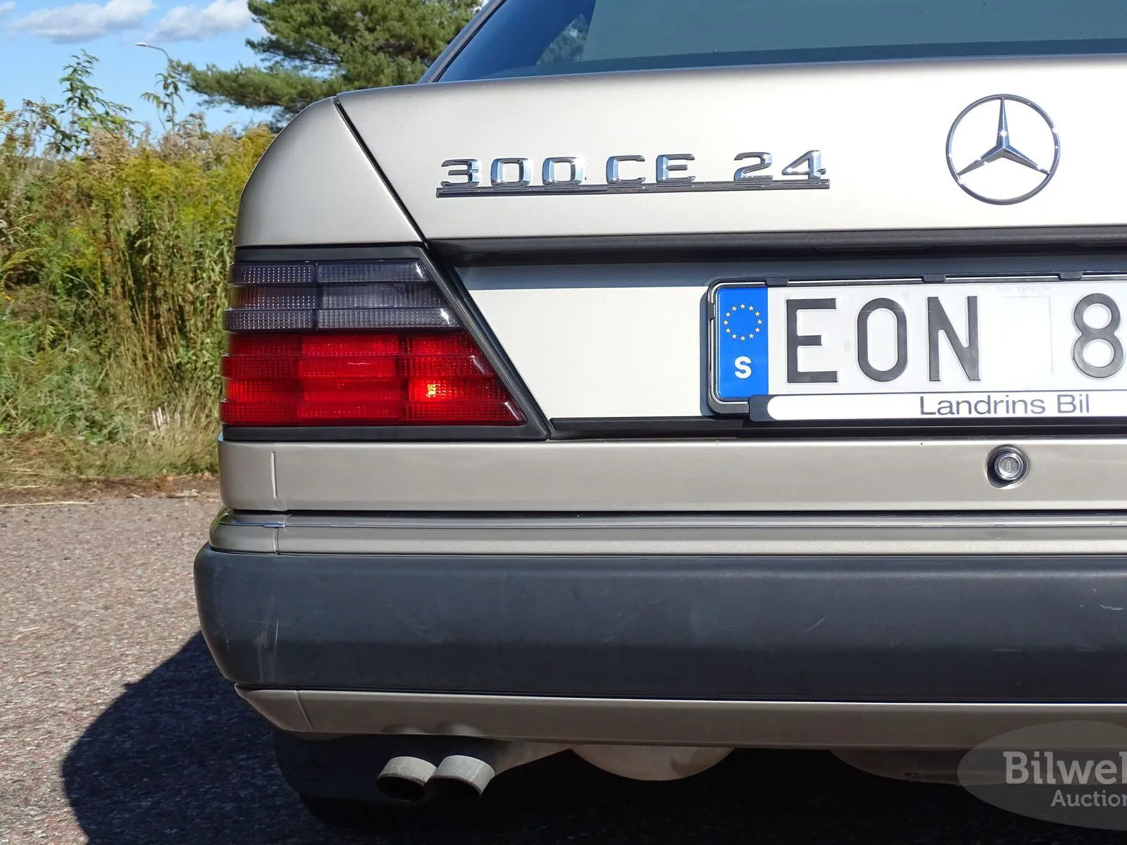 Vehicle image 27