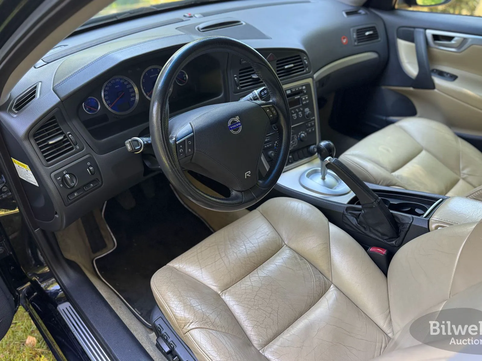 Vehicle image 25