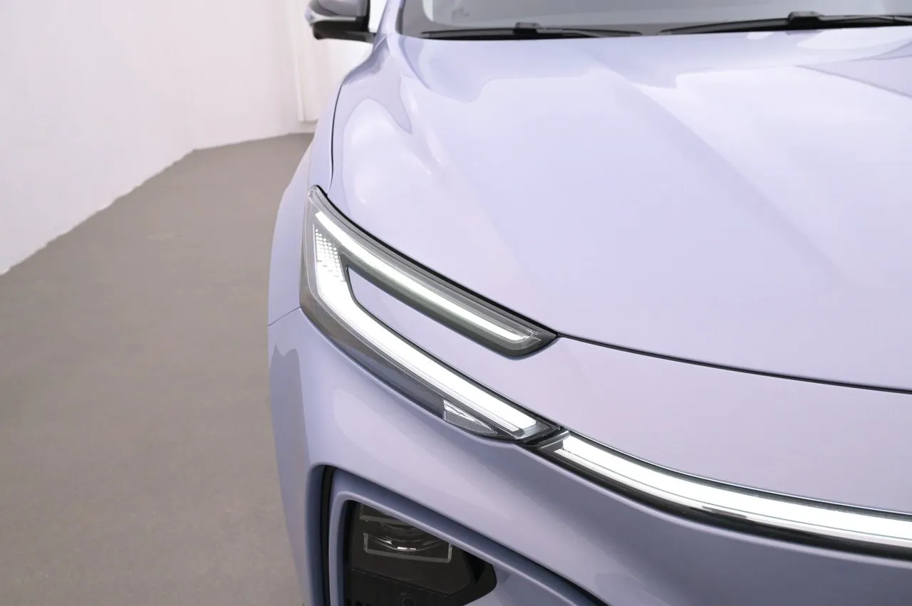 Vehicle image 25