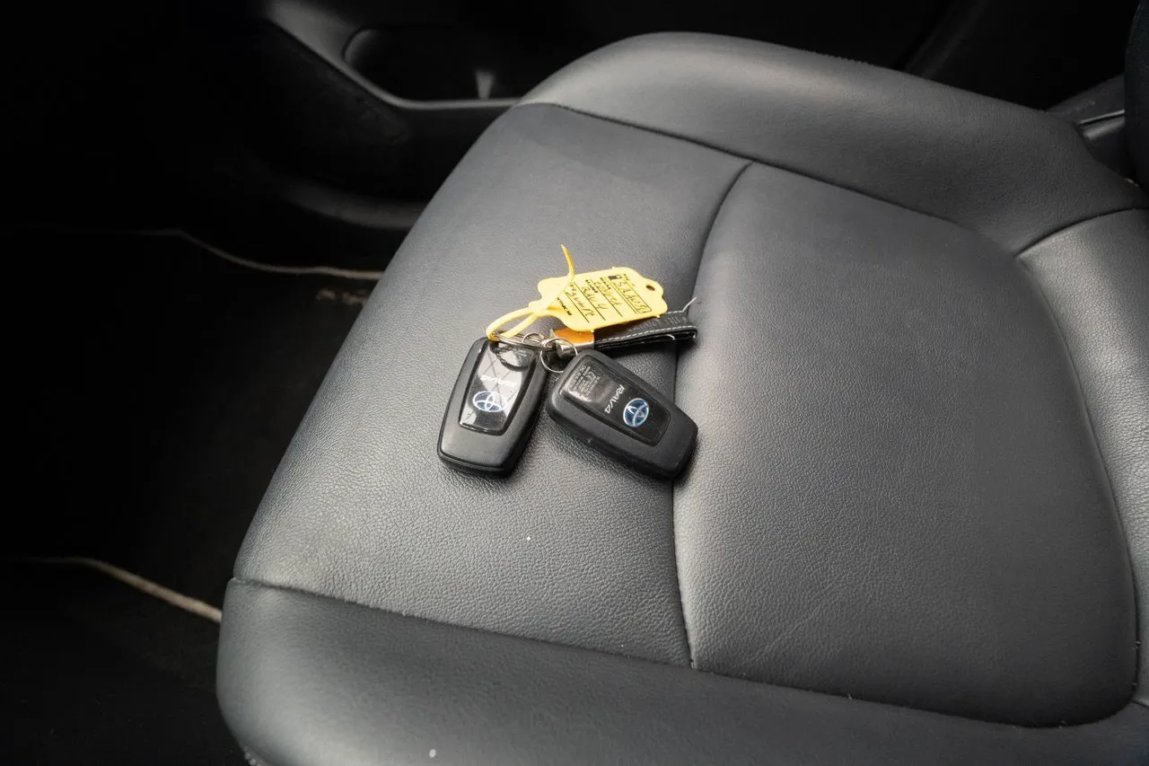 Vehicle image 20