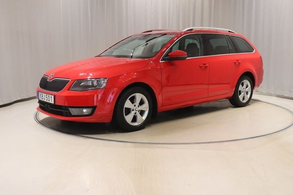Skoda Octavia Kombi 150hk Drag Värmare Kamera Sensorer - 2016