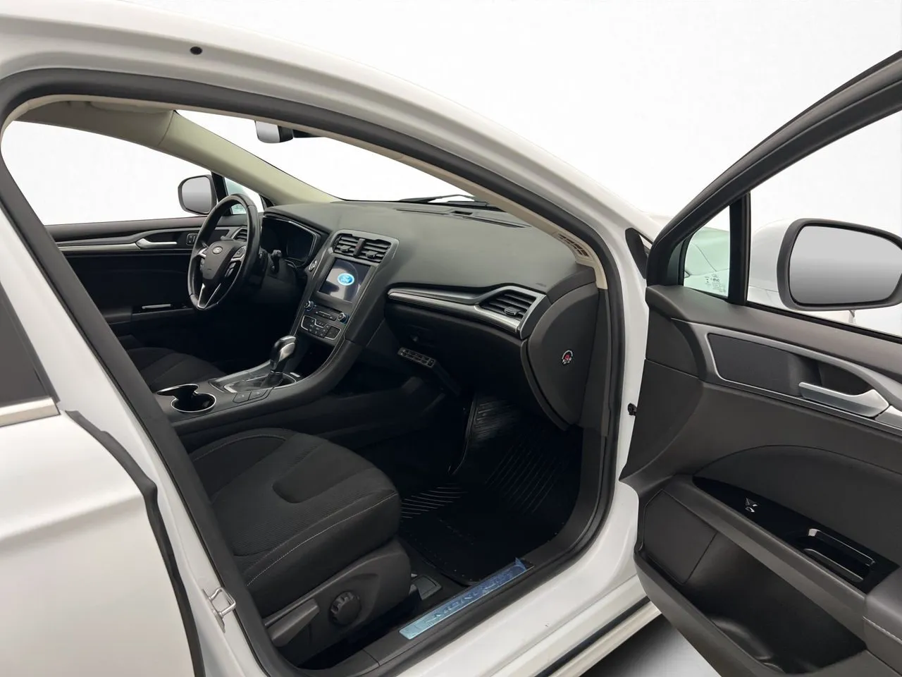 Vehicle image 15