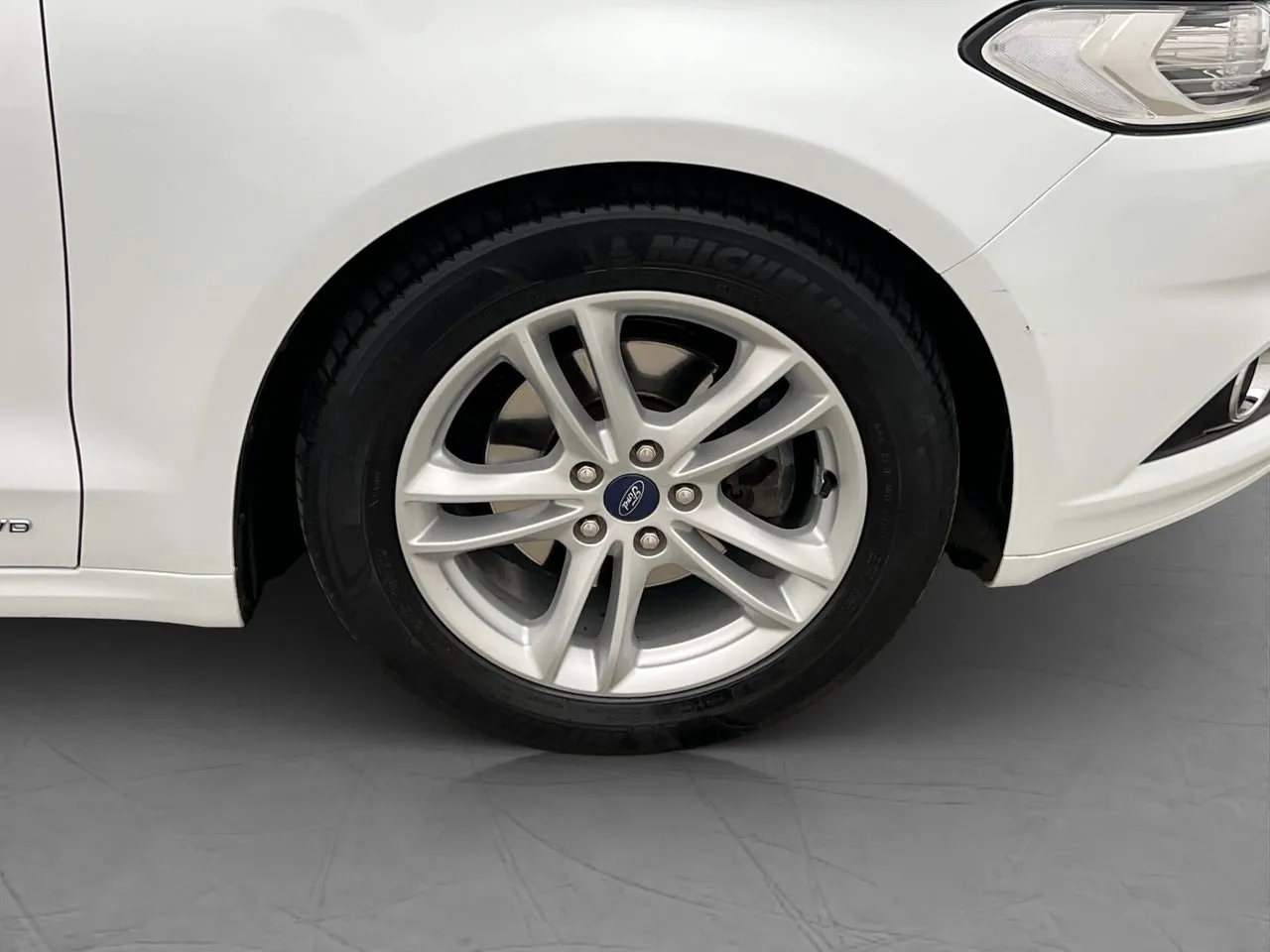 Vehicle image 33