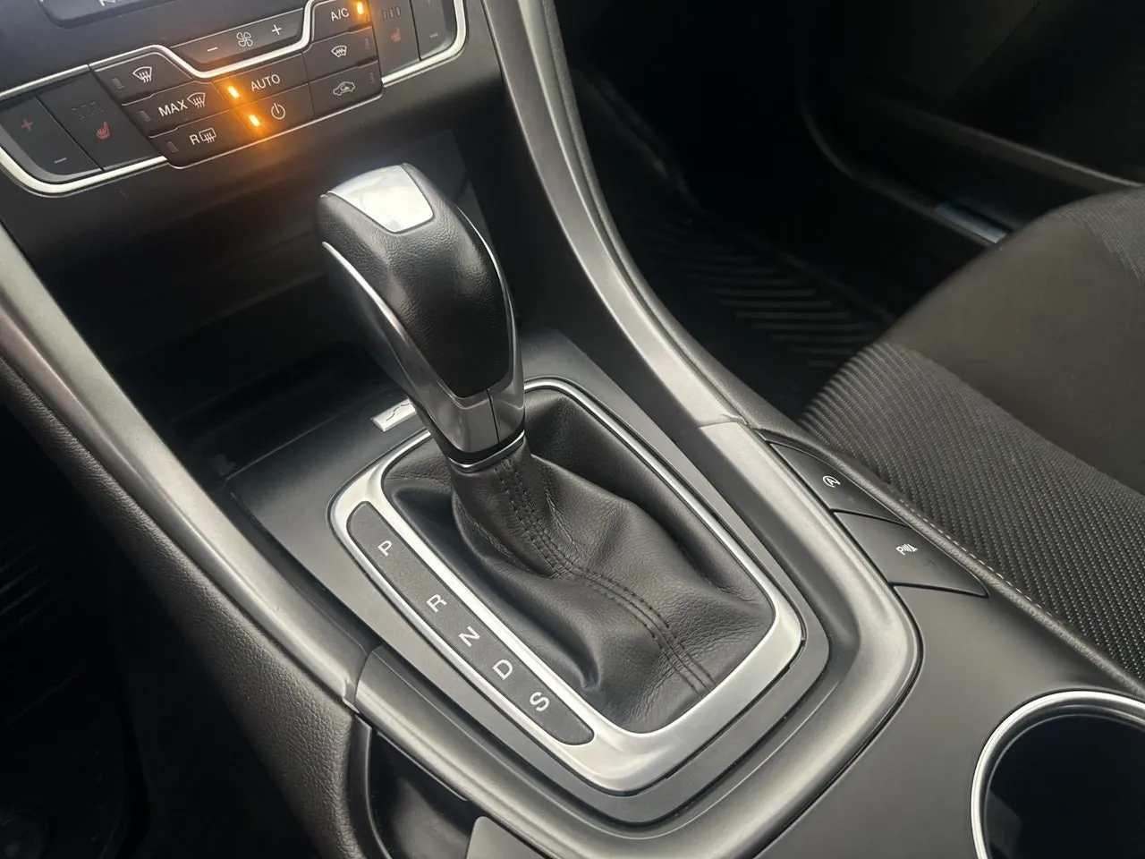Vehicle image 25