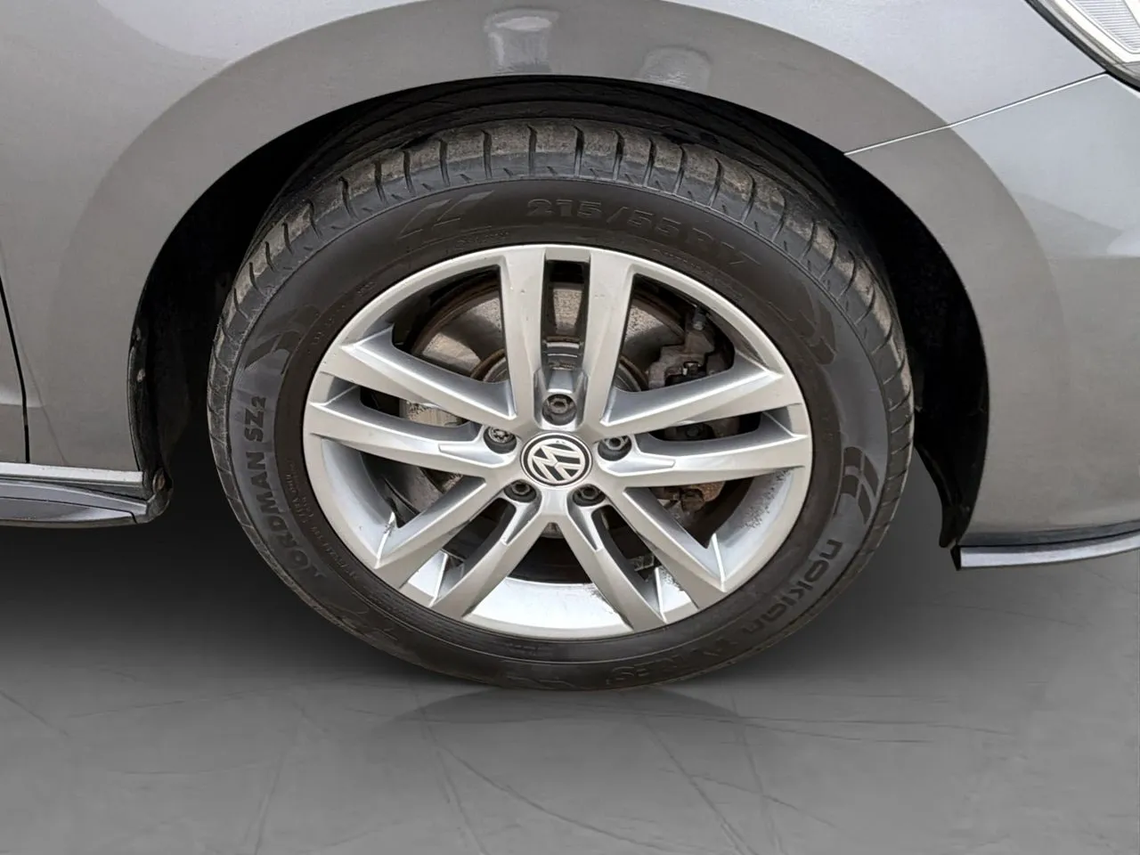 Vehicle image 30