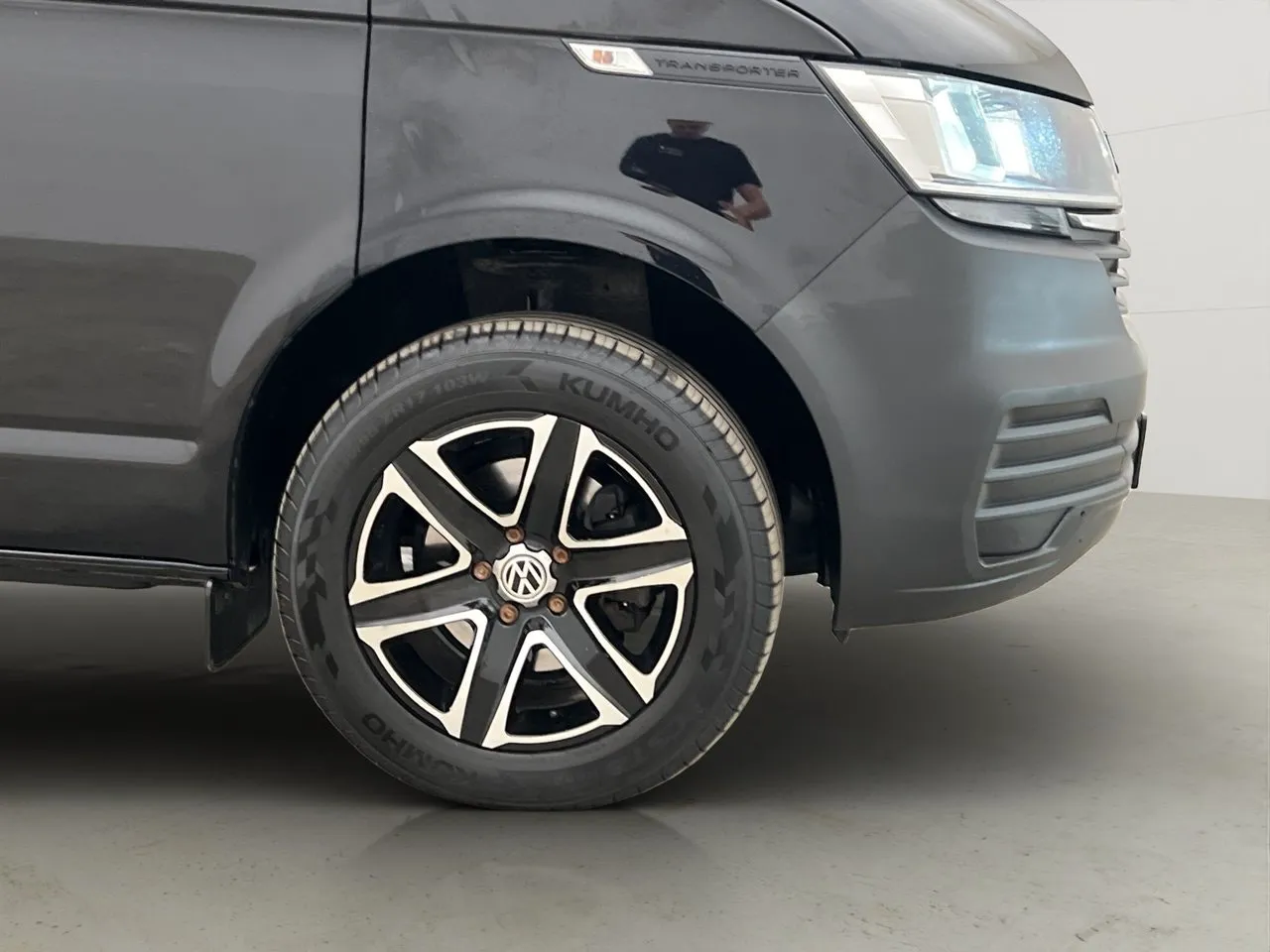 Vehicle image 32