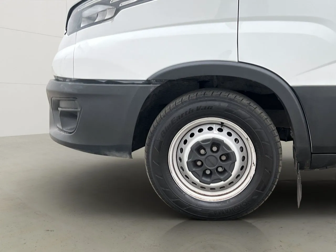 Vehicle image 28