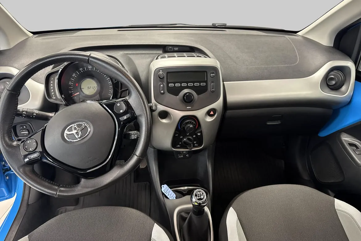 Vehicle image 6
