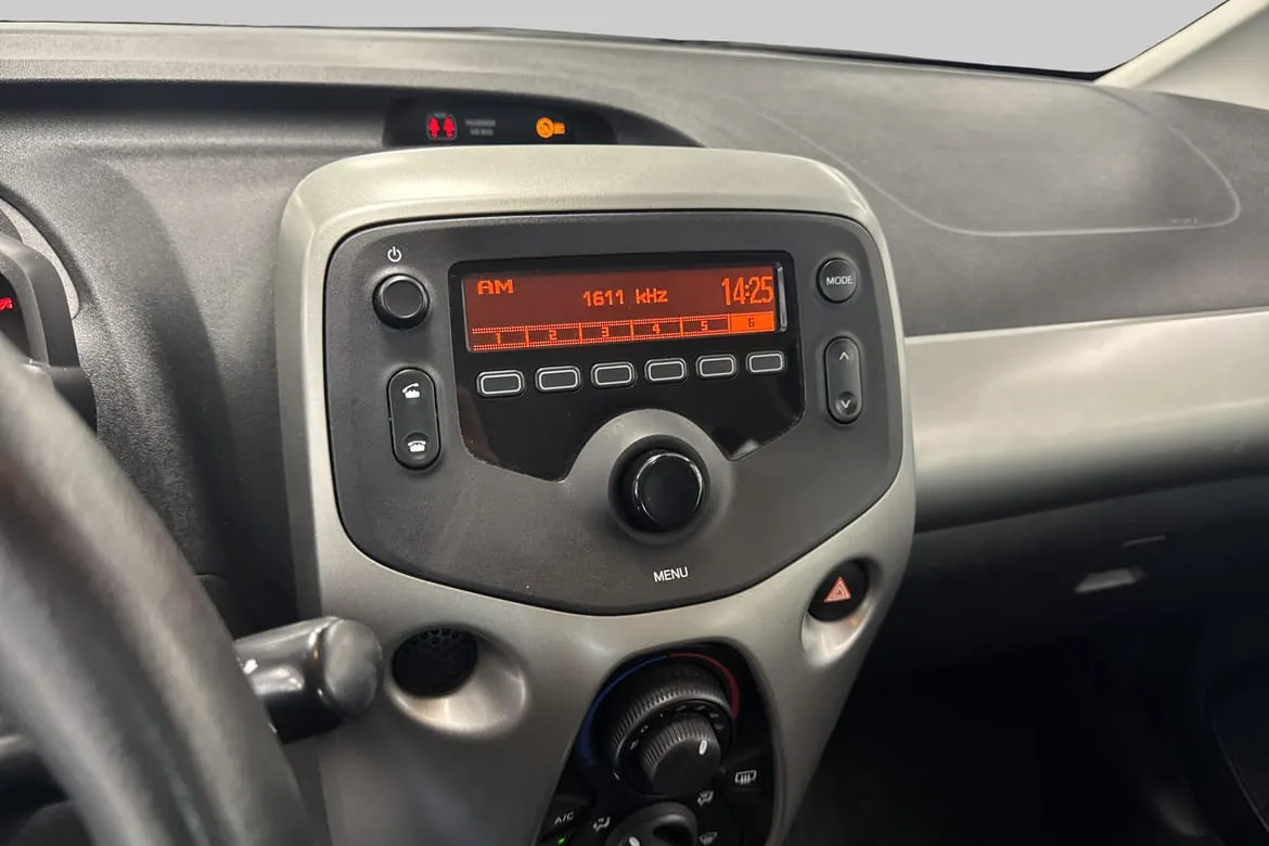 Vehicle image 11