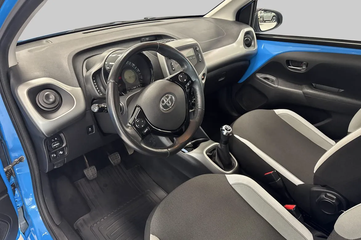 Vehicle image 19