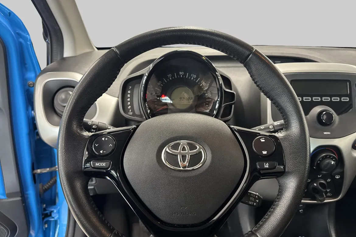 Vehicle image 7