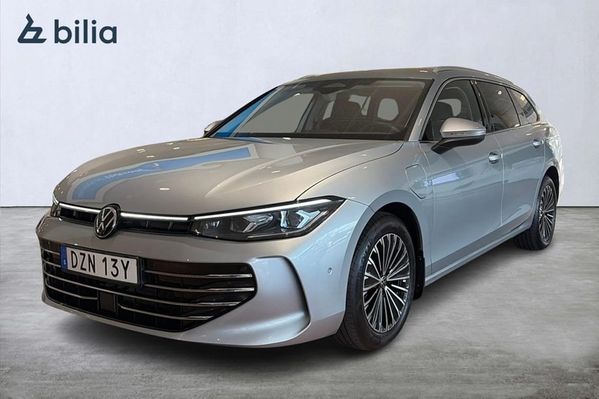 Volkswagen Passat Elegance 1.5 TSI eHybrid Värm Drag 272HK - 2025