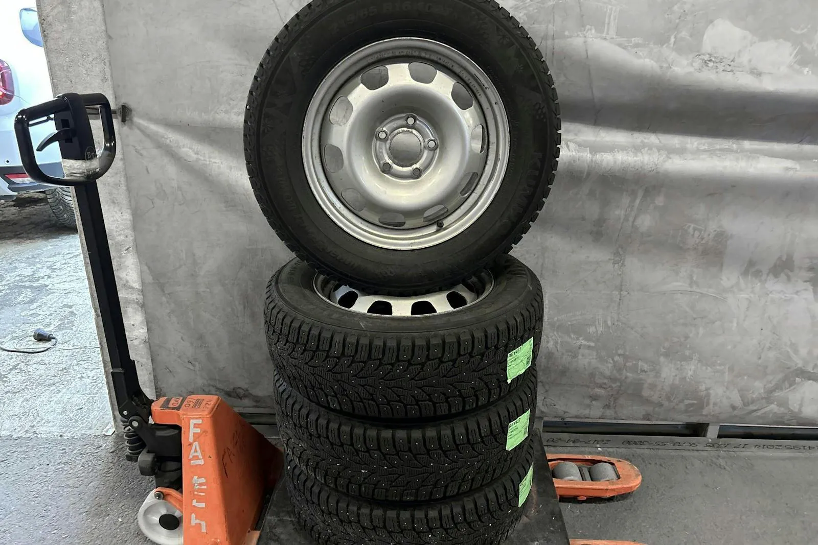 Vehicle image 13