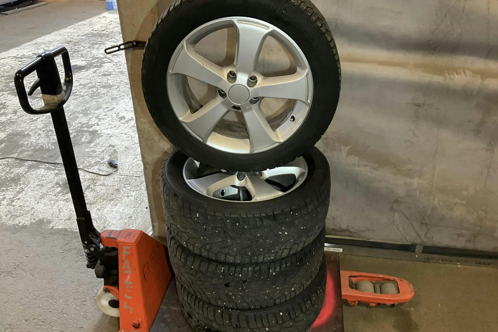 Vehicle image 16