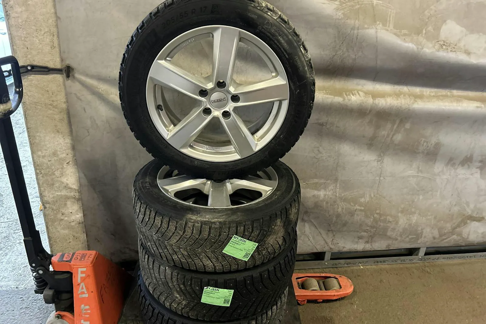 Vehicle image 15