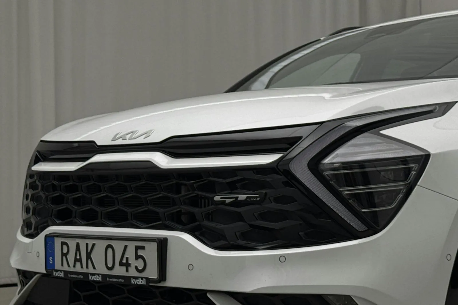 Vehicle image 18