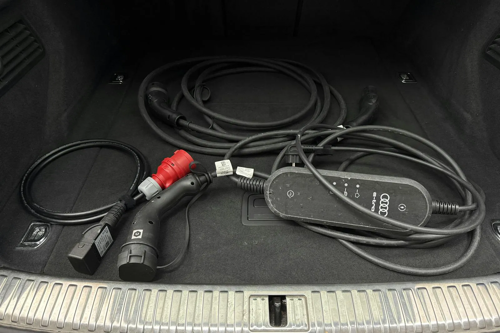 Vehicle image 16