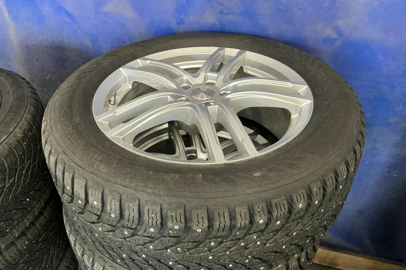 Vehicle image 18