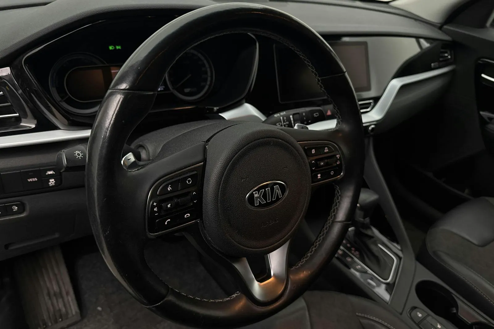 Vehicle image 16