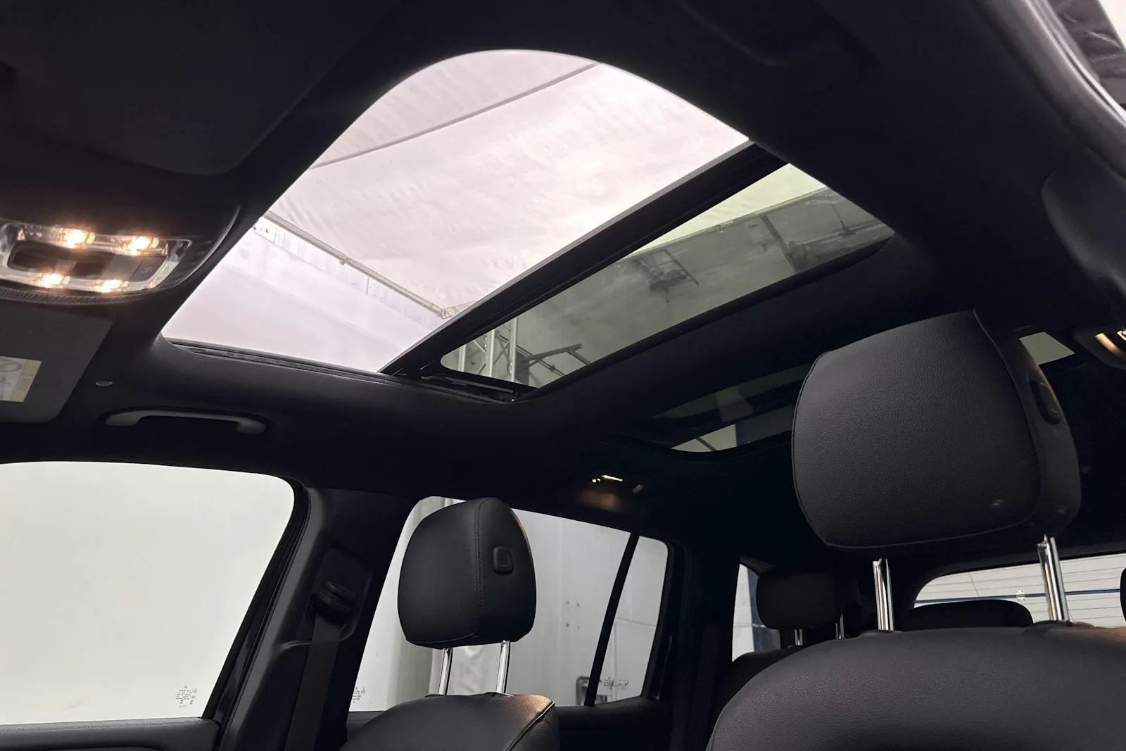 Vehicle image 16
