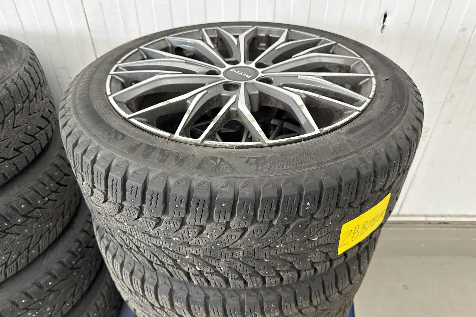 Vehicle image 21