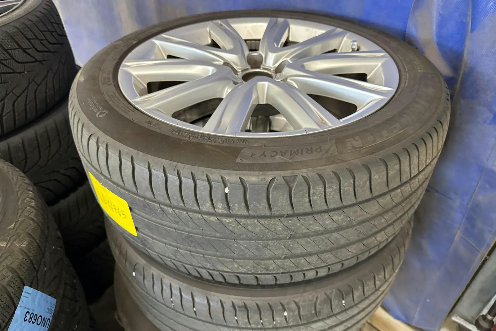 Vehicle image 14