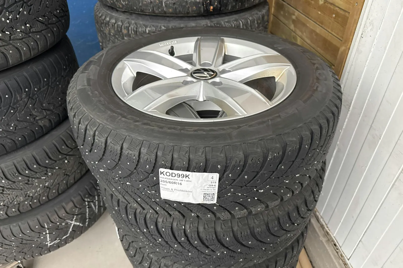 Vehicle image 14