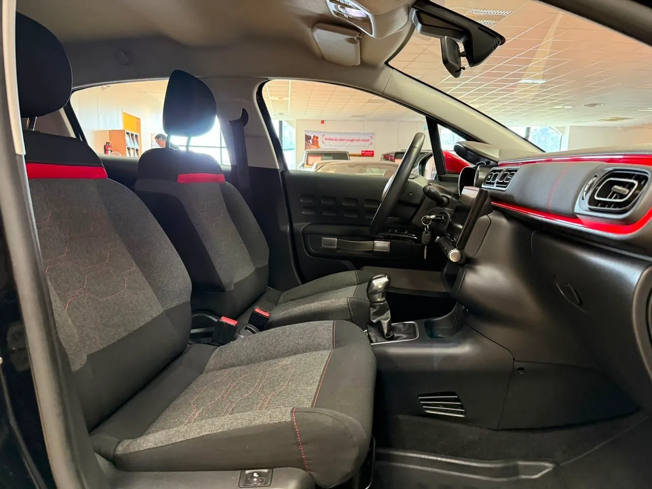 Vehicle image 17