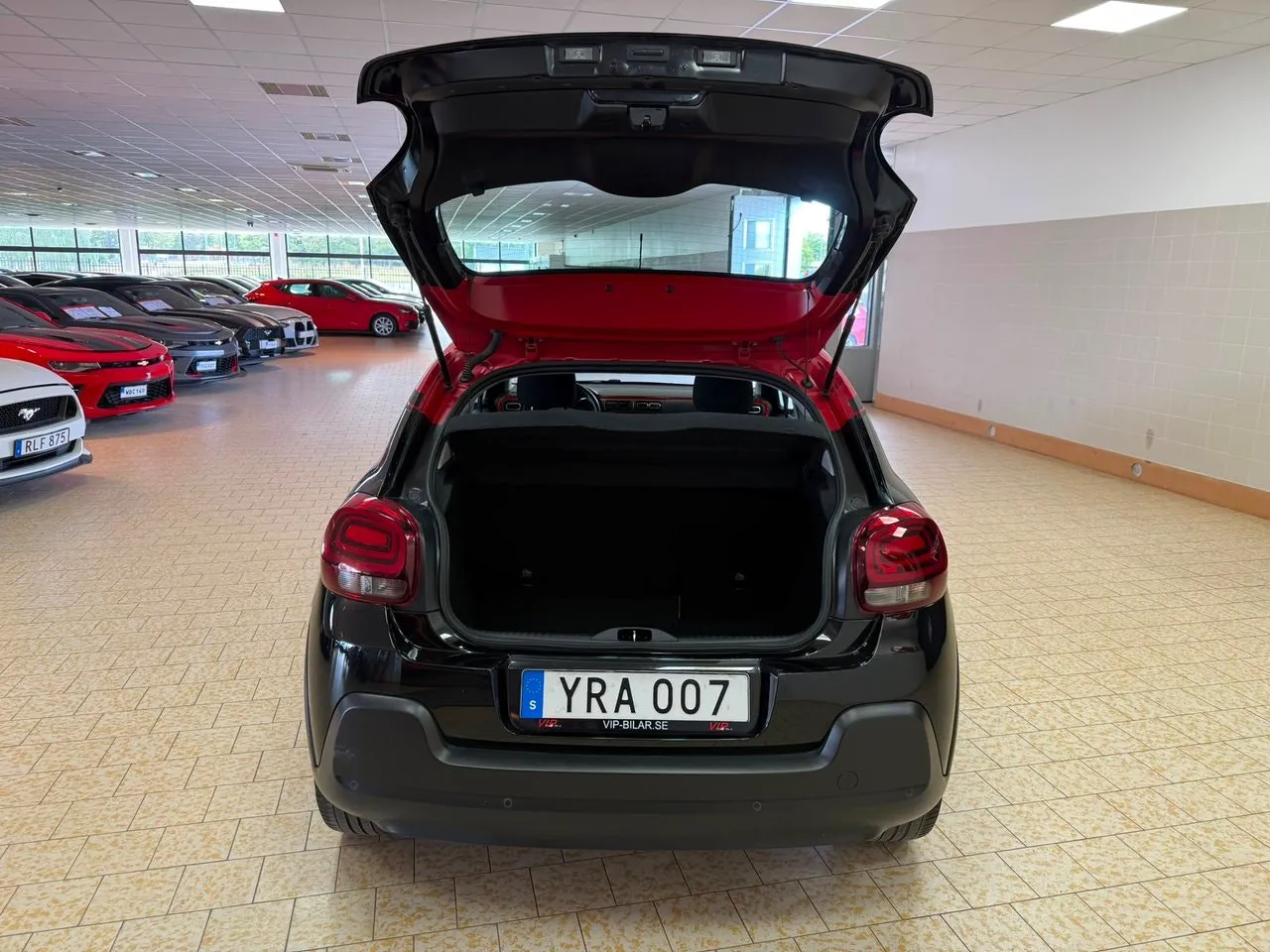 Vehicle image 10