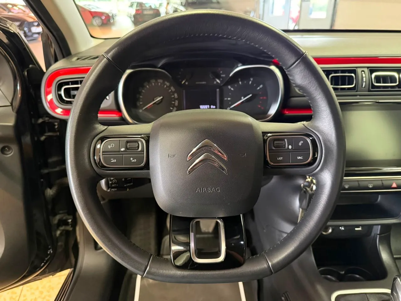 Vehicle image 18