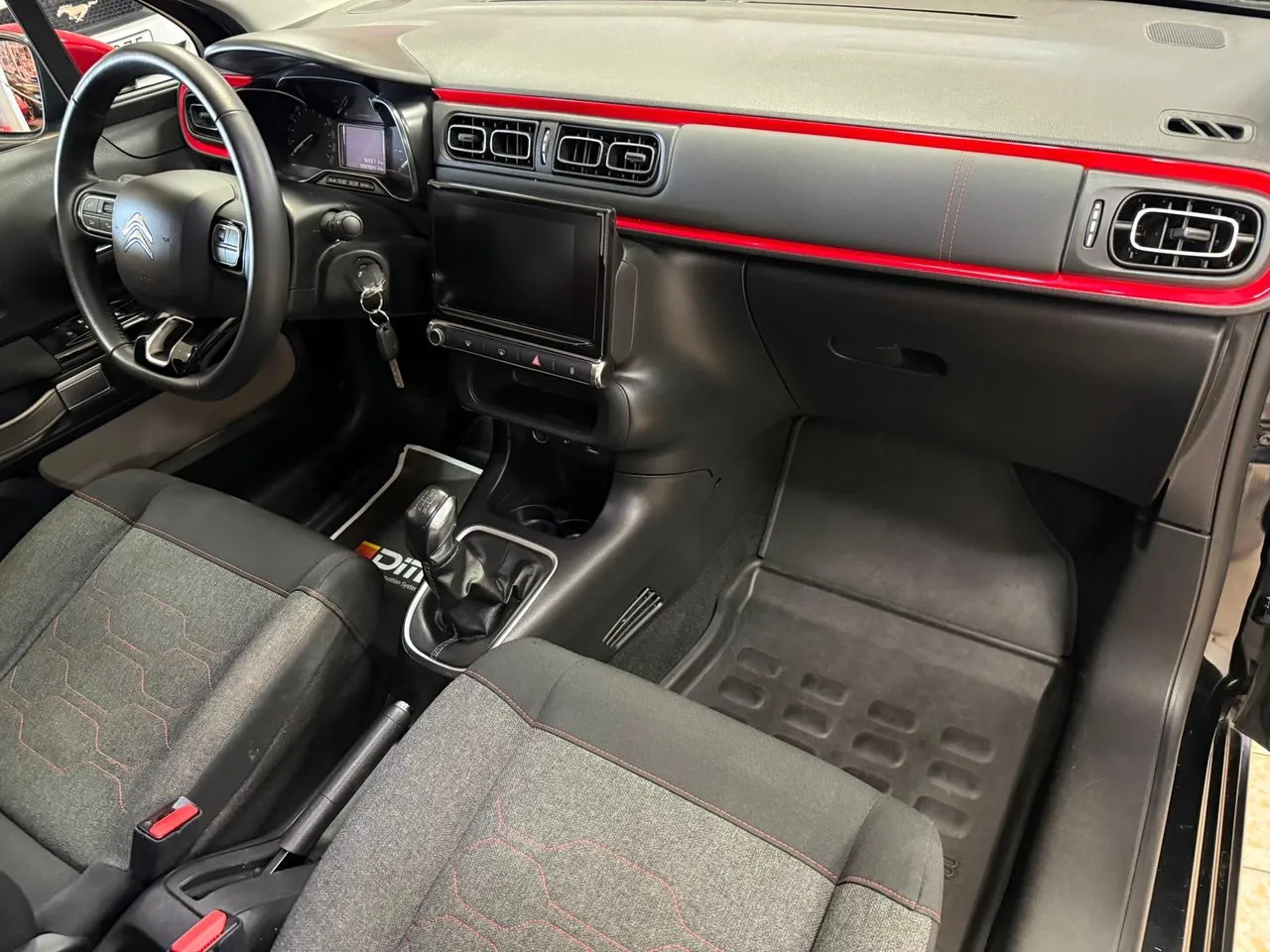 Vehicle image 16
