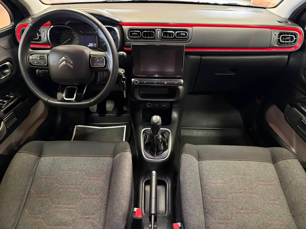 Vehicle image 15