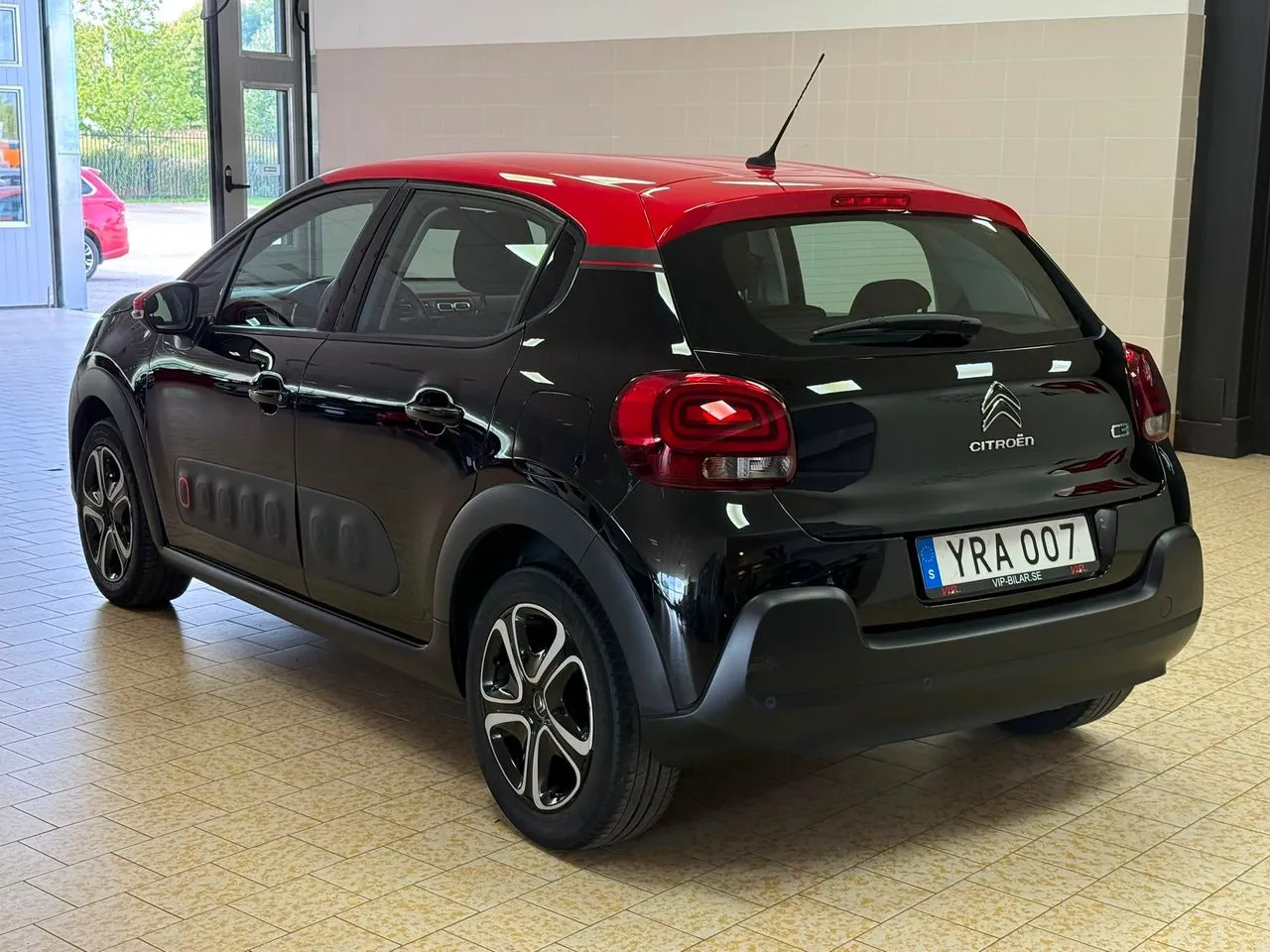 Vehicle image 4