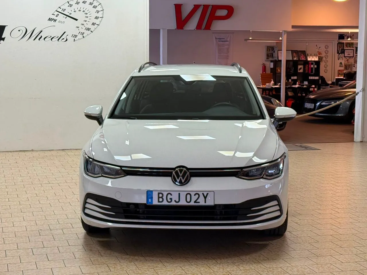 Vehicle image 9