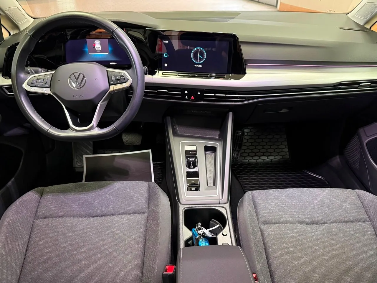 Vehicle image 15