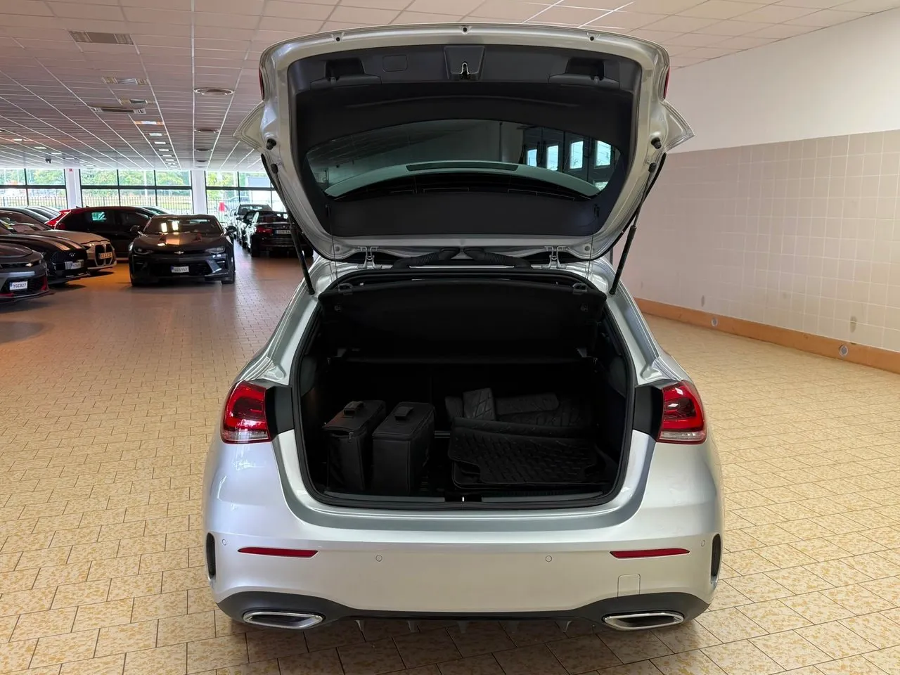 Vehicle image 10