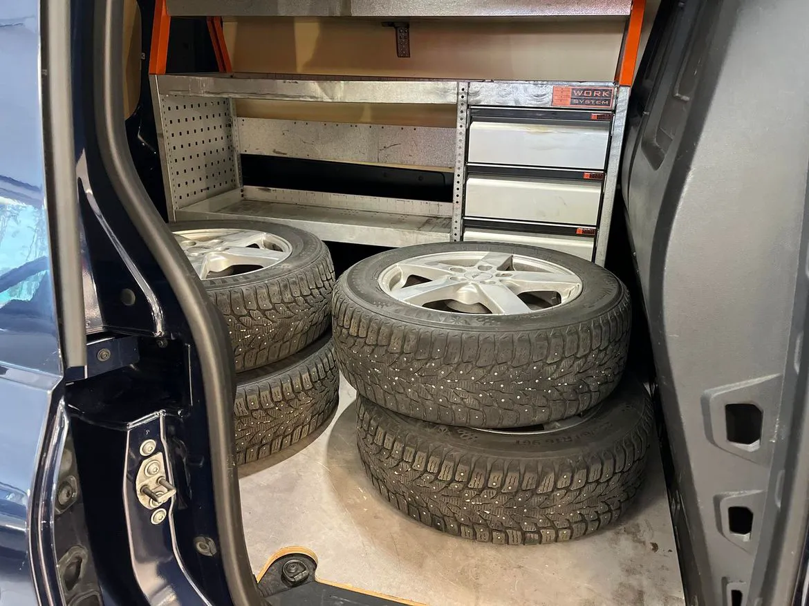 Vehicle image 11