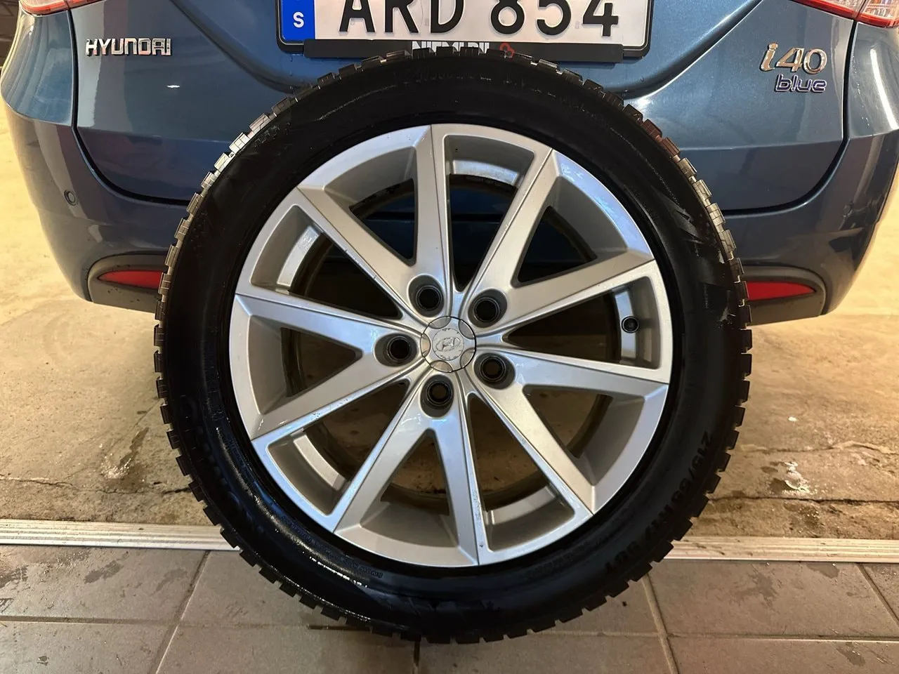 Vehicle image 16