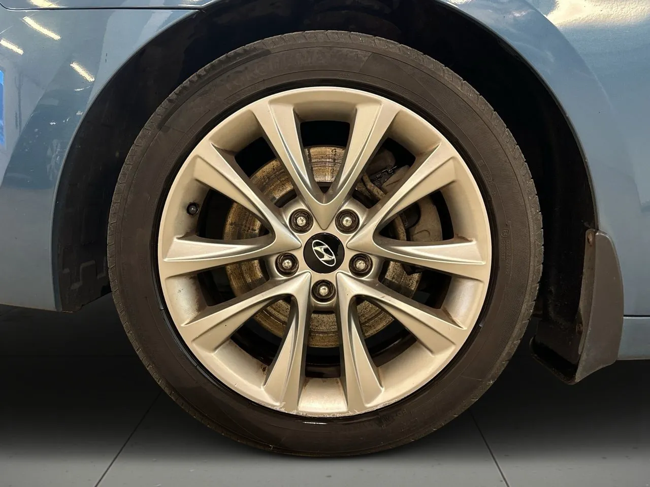 Vehicle image 13