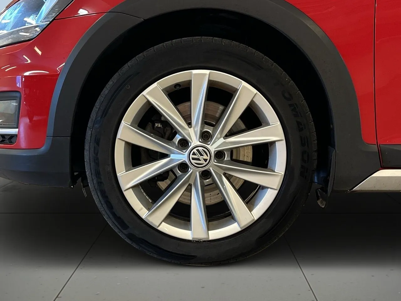 Vehicle image 13