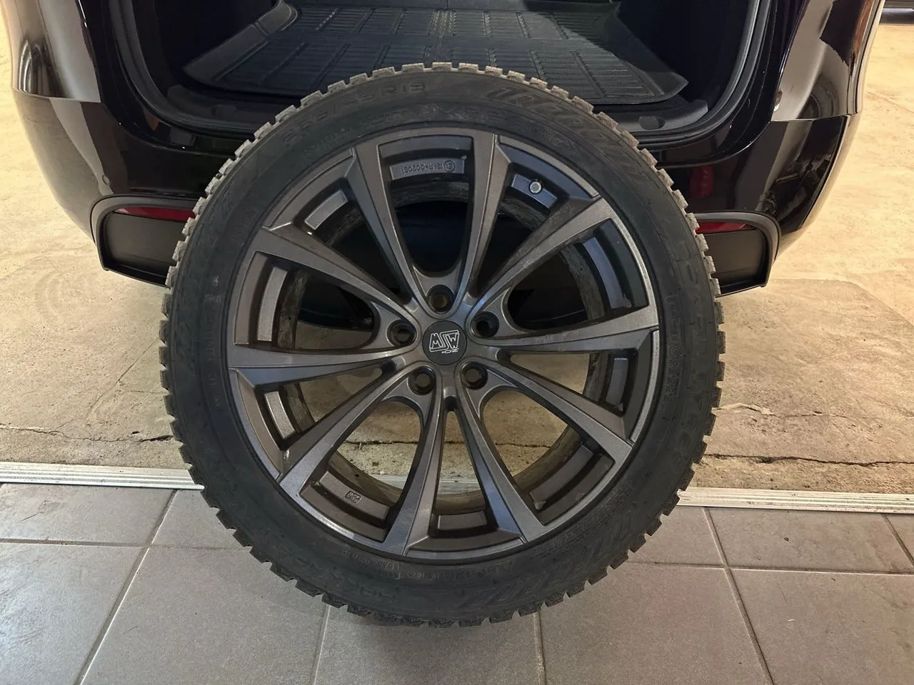 Vehicle image 18